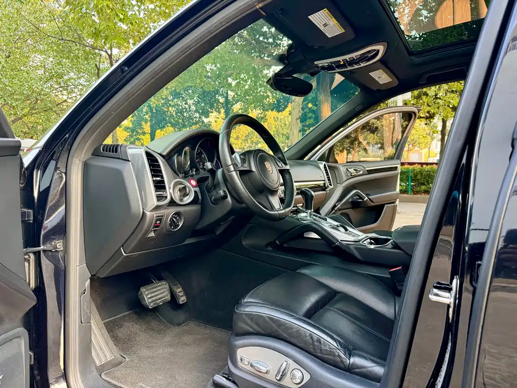 Porsche Cayenne — миниатюра 4