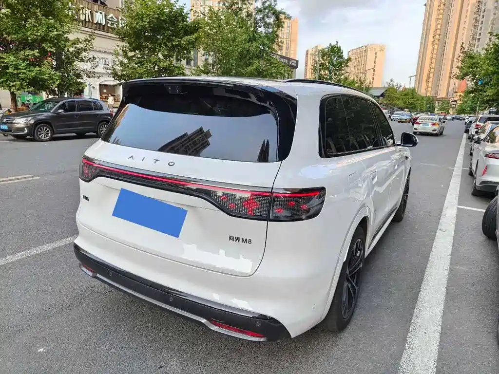 Aito M8 2025 Max+ 53.4kWh 5 мест (192 ）