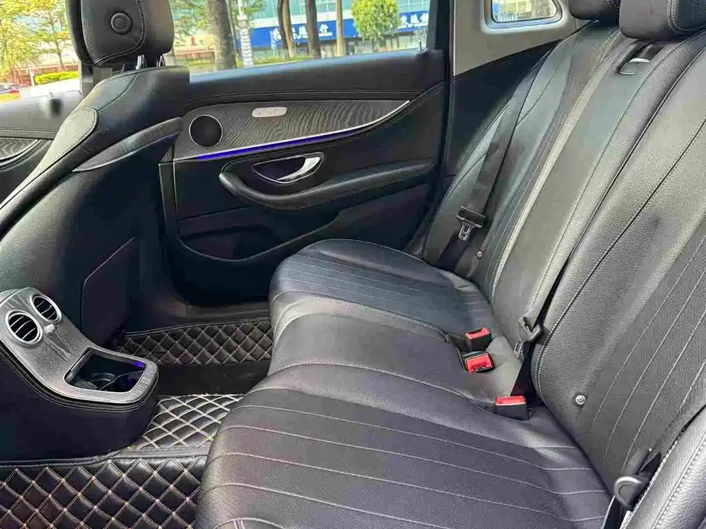 Mercedes-Benz E-Class — миниатюра 10