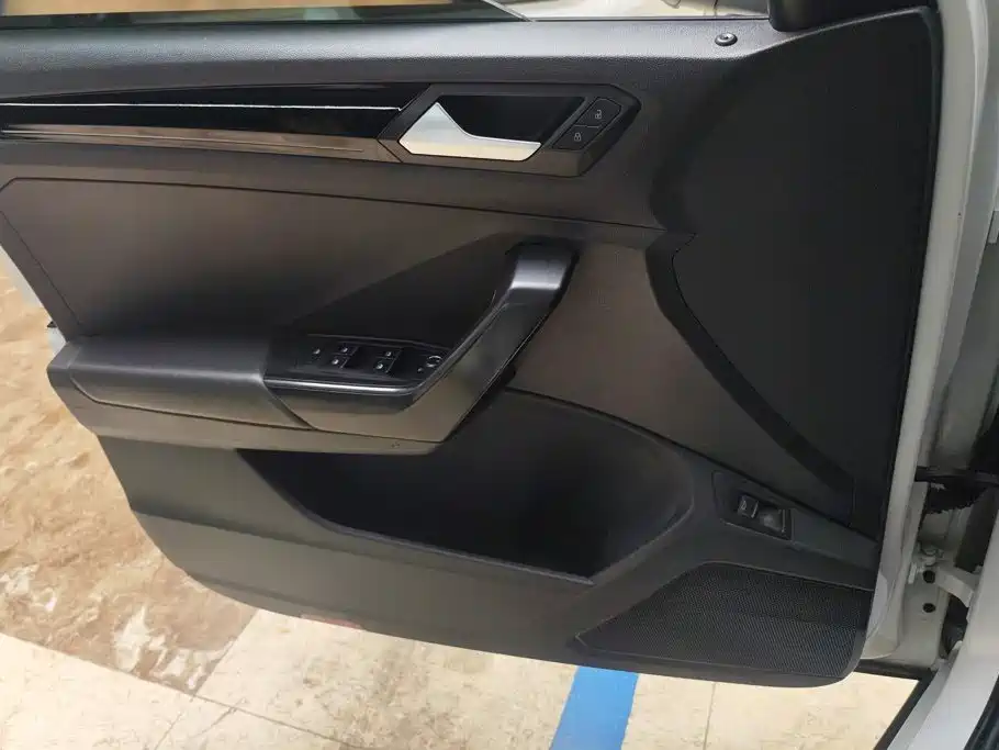 Volkswagen T-Roc — миниатюра 7