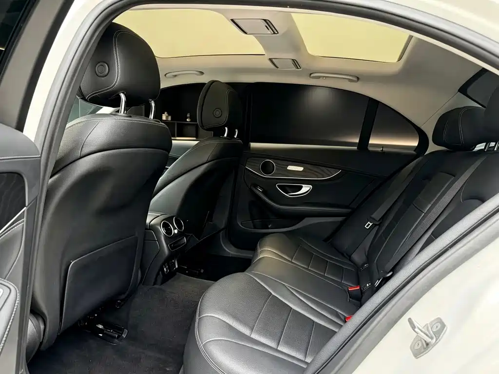 Mercedes-Benz C-Class — миниатюра 9