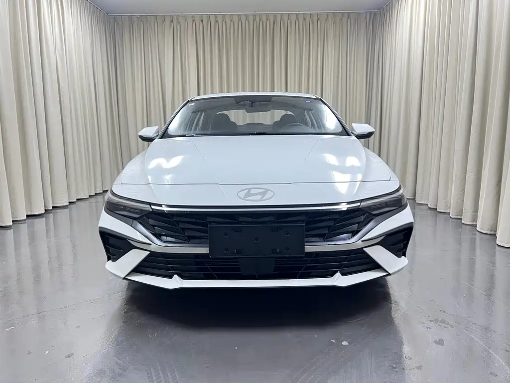 Hyundai Elantra — миниатюра 3