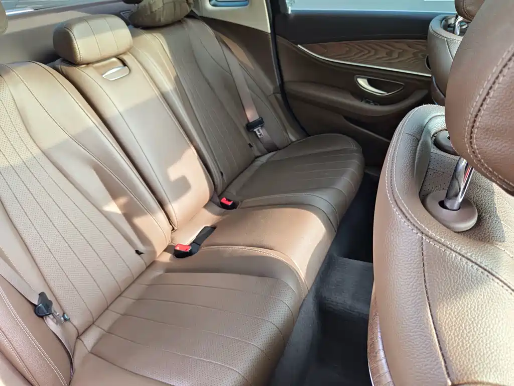 Mercedes-Benz E-Class — миниатюра 28