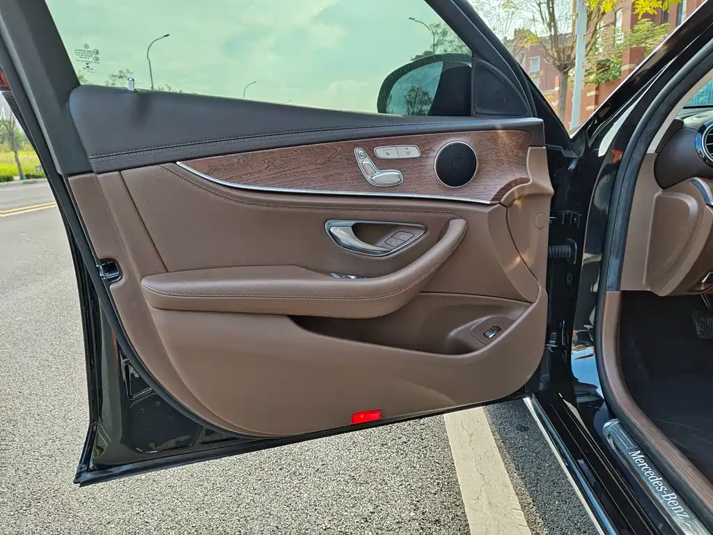Mercedes-Benz E-Class — миниатюра 20