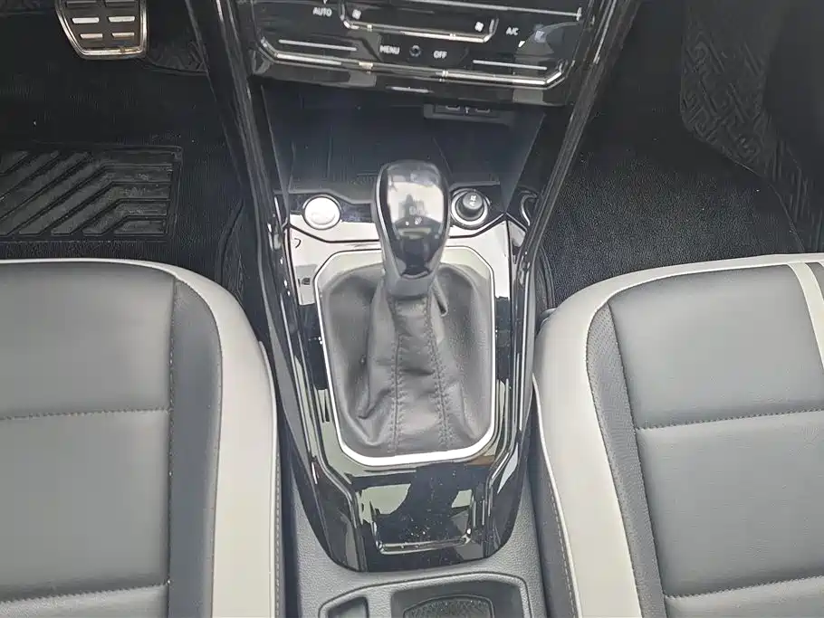 VOLKSWAGEN T ROC EXPLORING SONGS