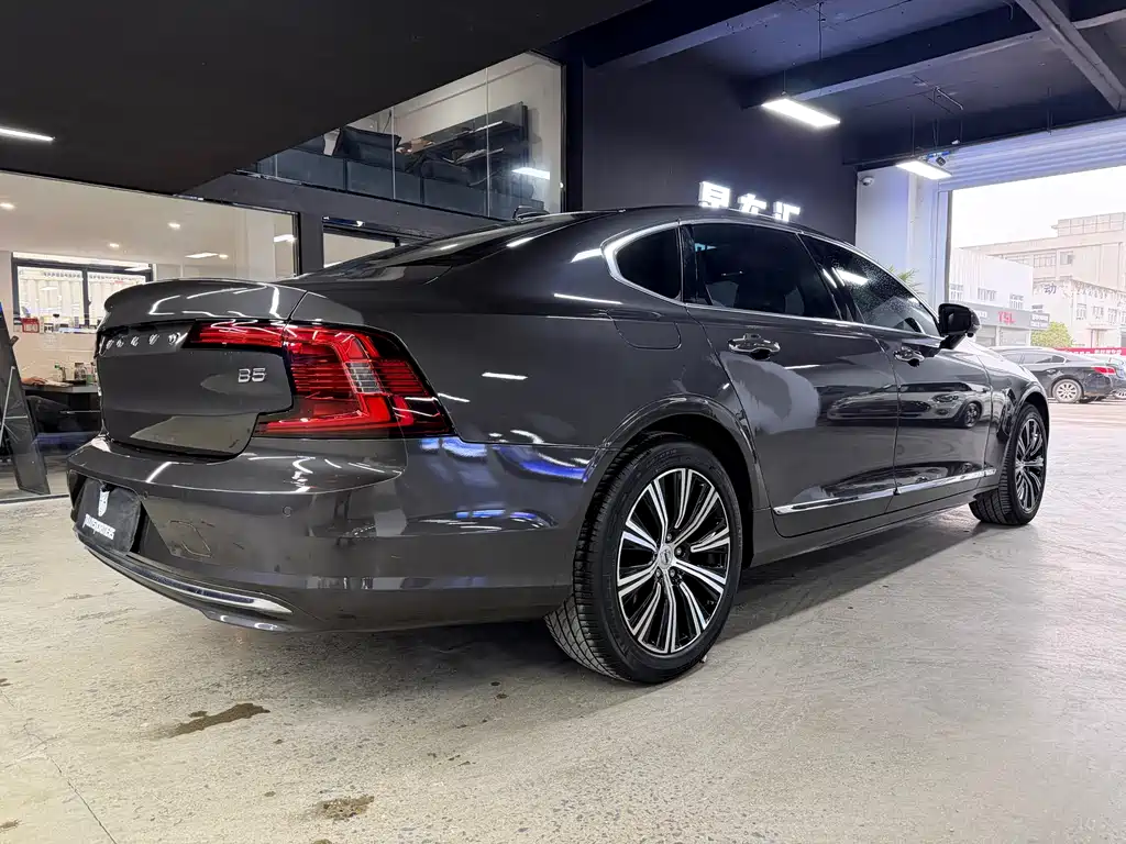 VOLVO S90