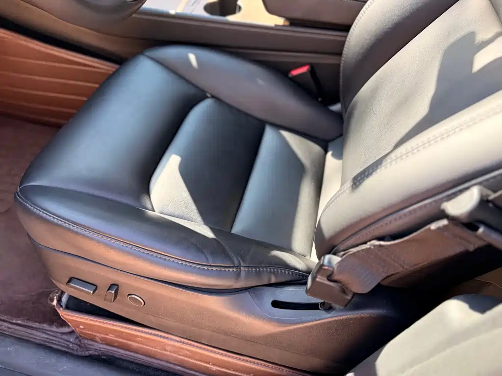 Tesla Model Y — миниатюра 26