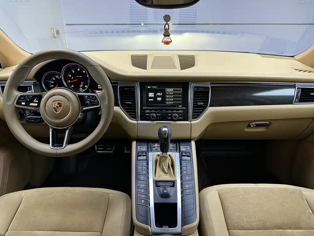 Porsche Macan — миниатюра 7