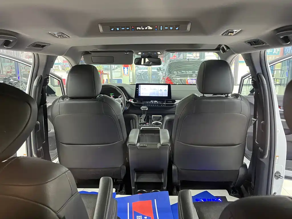 TOYOTA SIENNA