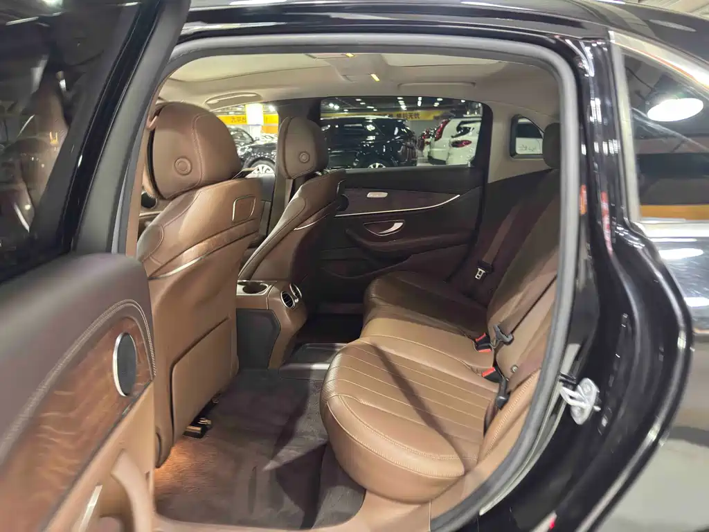 Mercedes-Benz E-Class — миниатюра 8