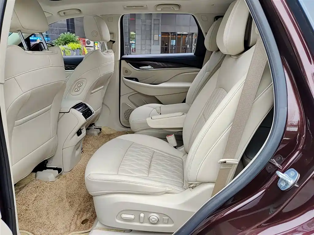 Buick Enclave 2022 652T Avenir 6 мест