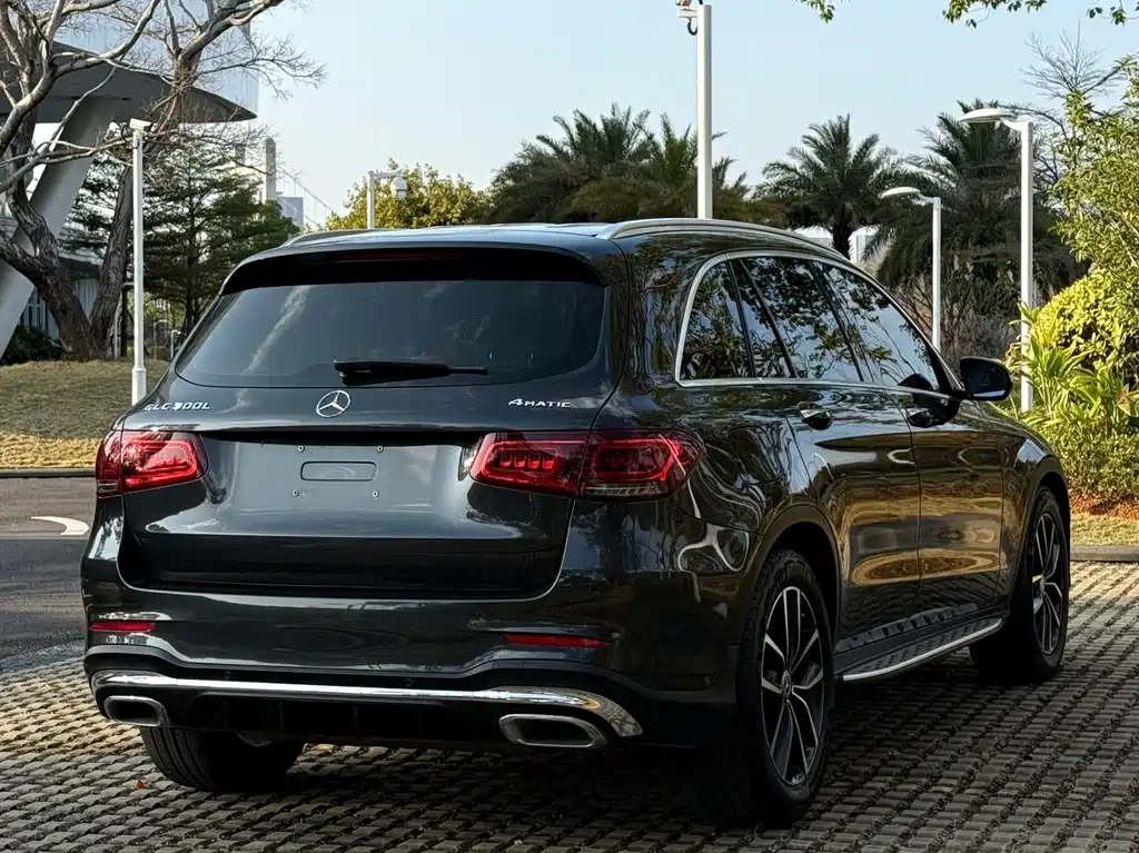MERCEDES-BENZ GLC