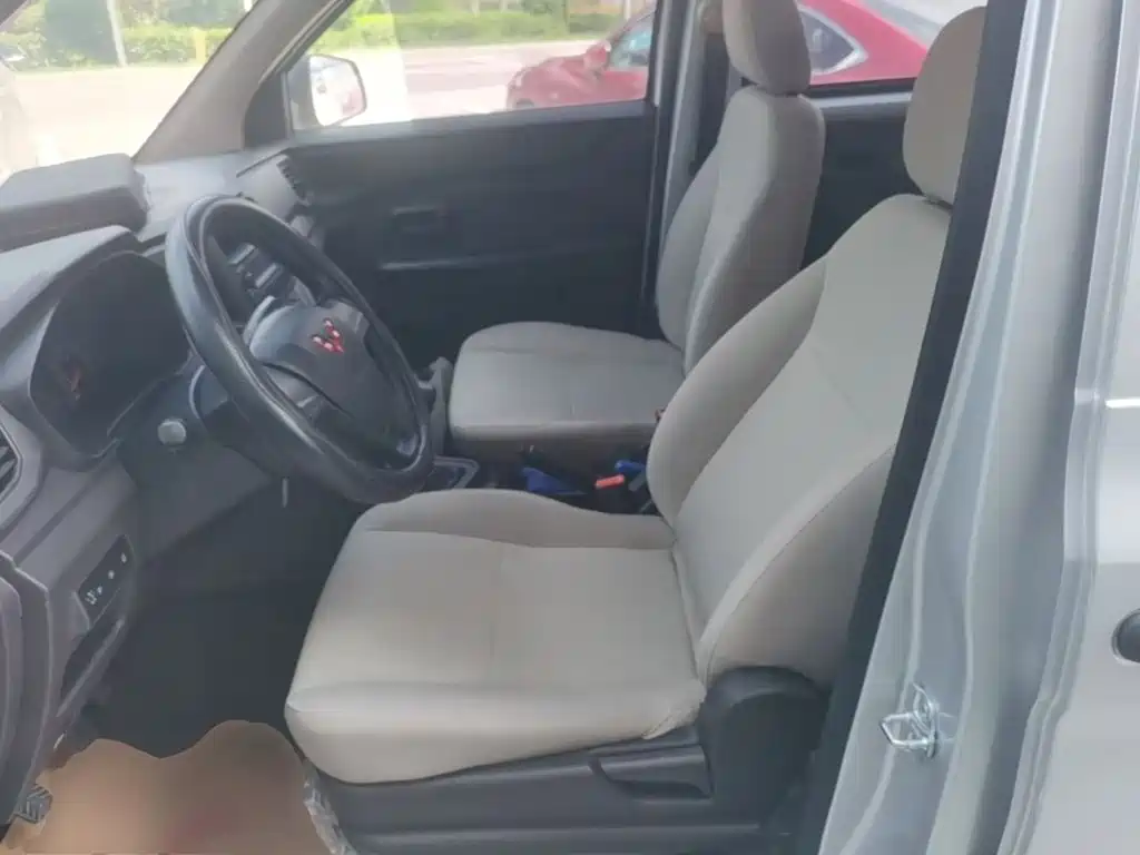Wuling Hongguang V — миниатюра 15