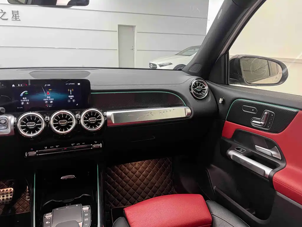 MERCEDES-BENZ GLB AMG