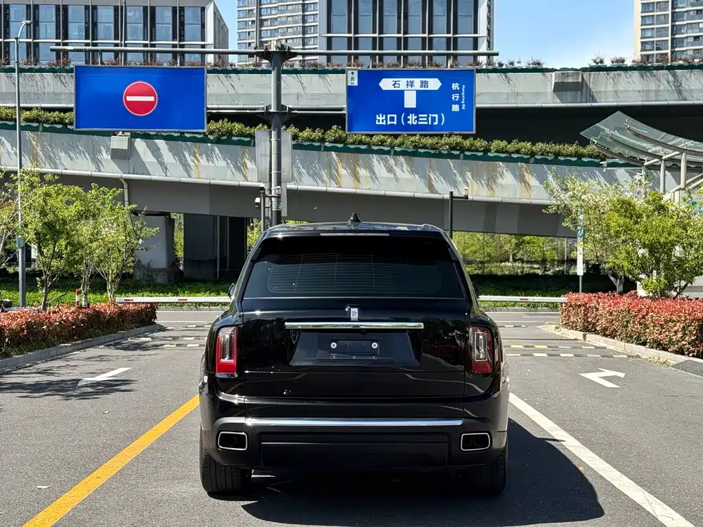 Rolls-Royce Cullinan 2024 мест