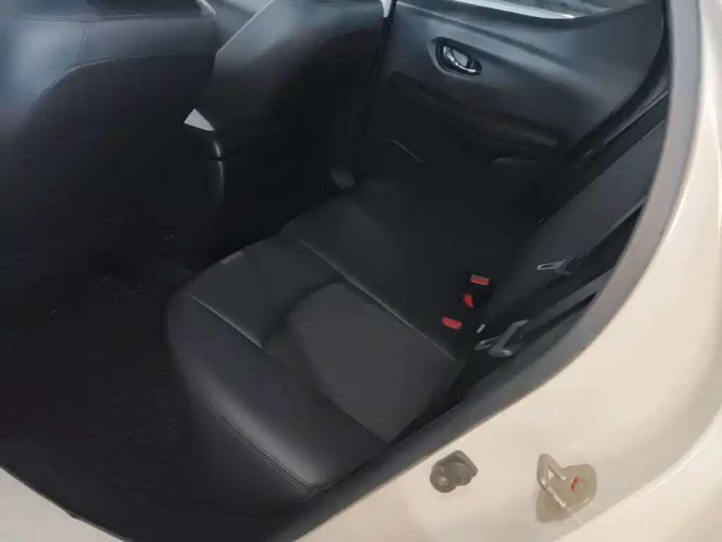 Nissan Bluebird — миниатюра 17