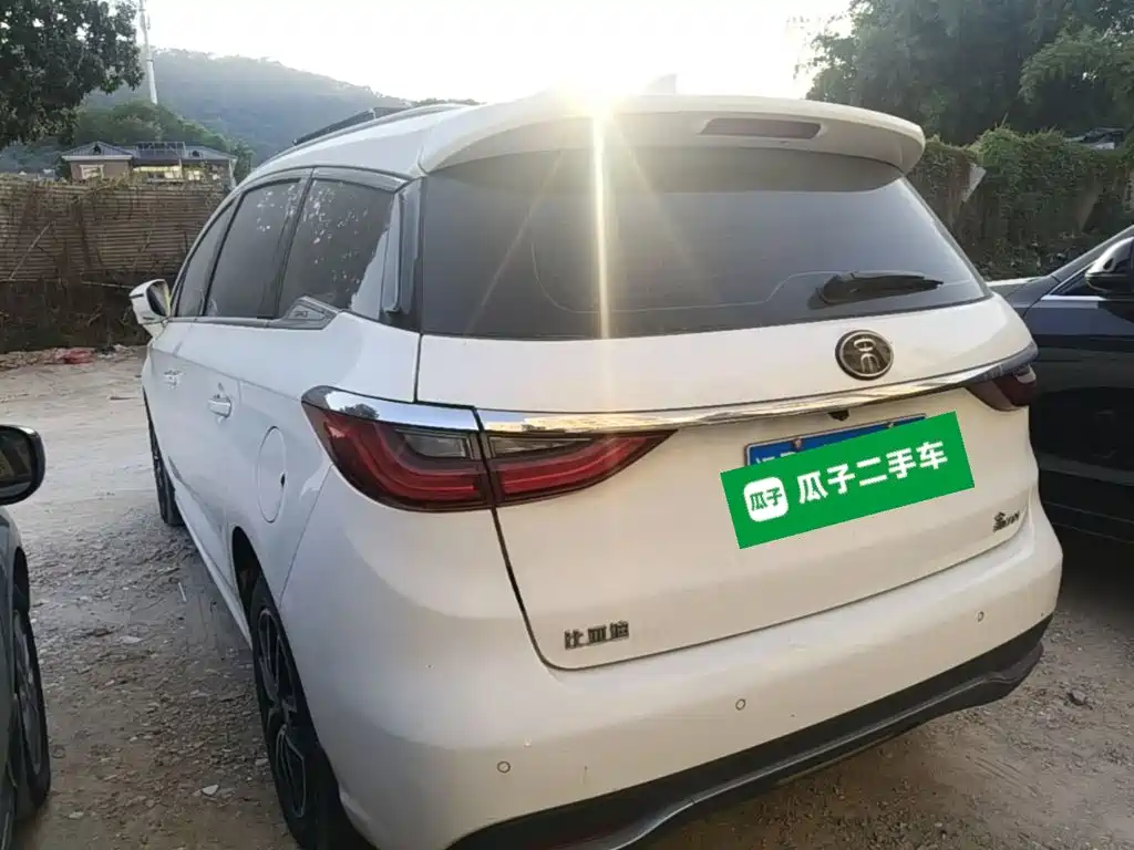 BYD MAX — миниатюра 5
