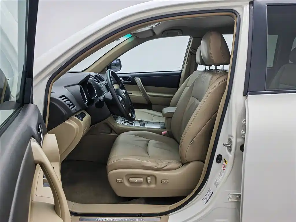 Toyota Highlander 2009 2.7L 5 мест Sport