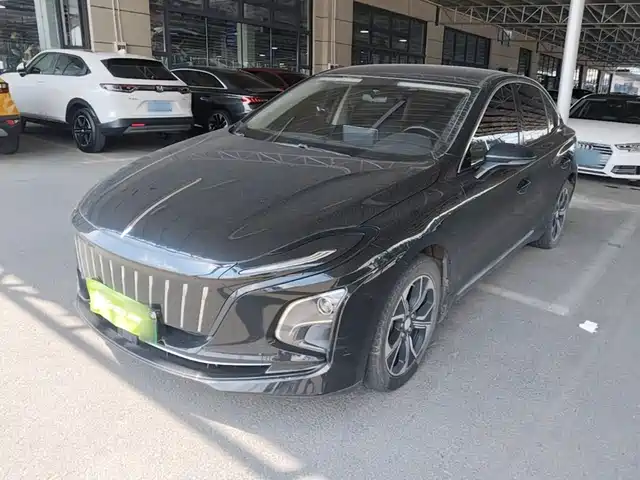 Hongqi E-QM5
