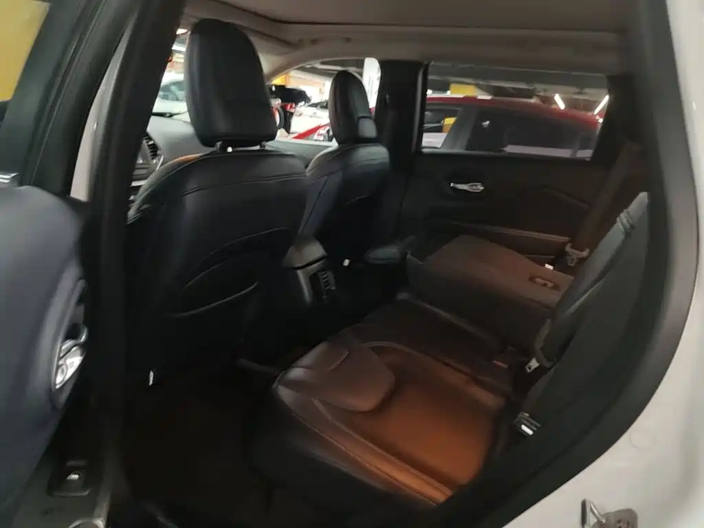 Jeep Cherokee — миниатюра 17