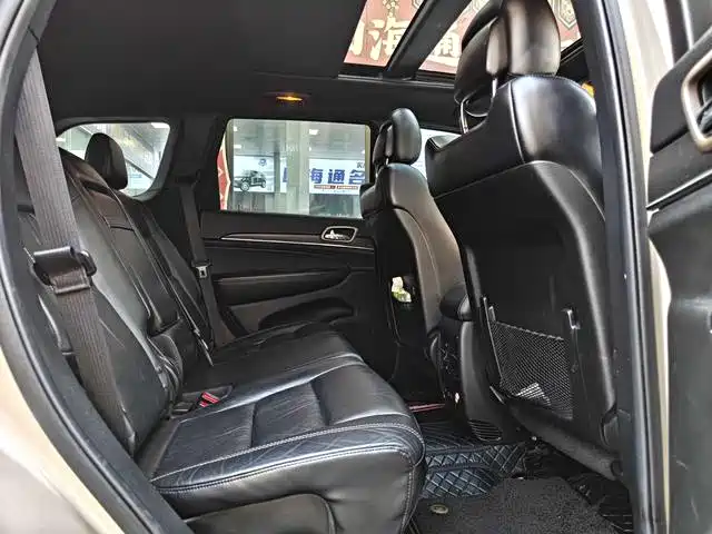 Jeep Grand Cherokee (Import) — миниатюра 14