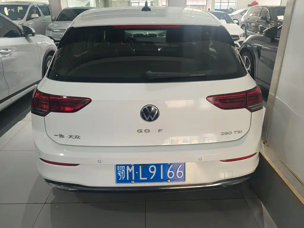 VOLKSWAGEN GOLF