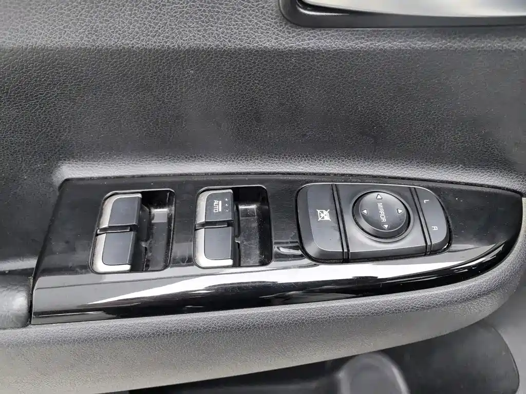 Kia KX Cross — миниатюра 9