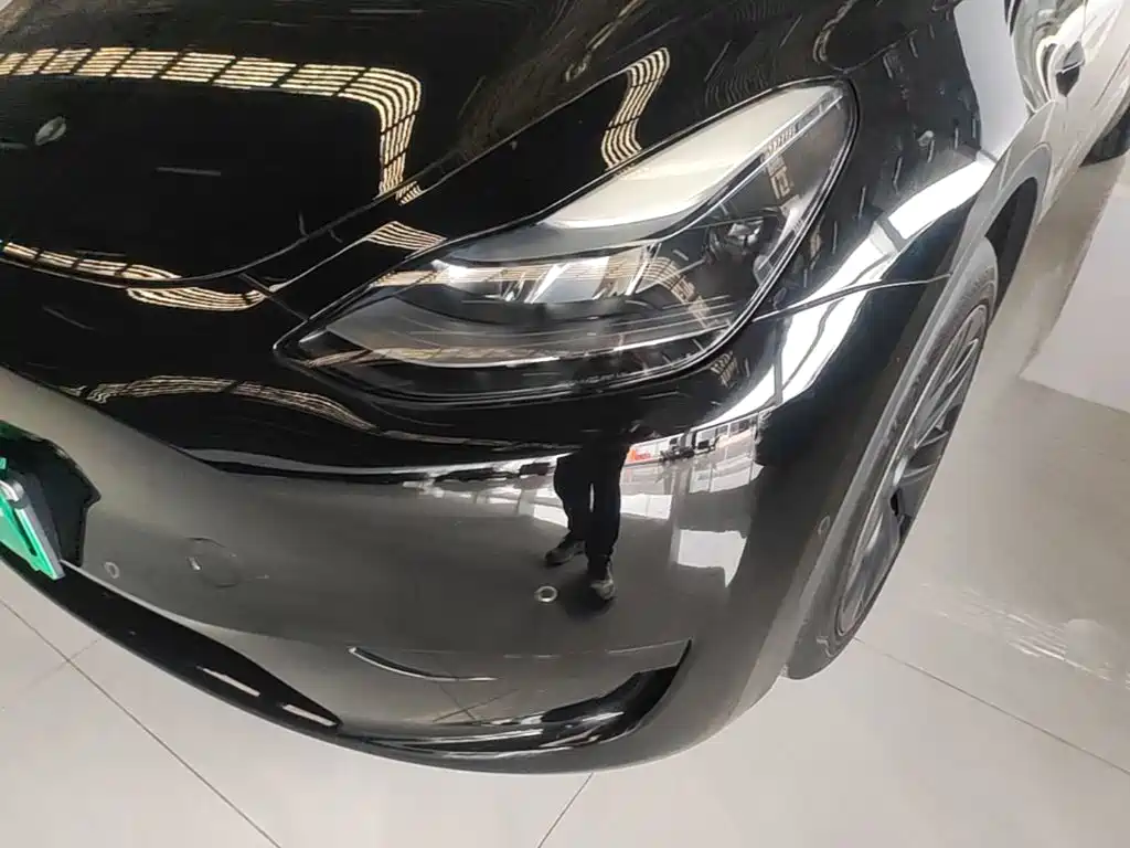 Tesla Model Y — миниатюра 24