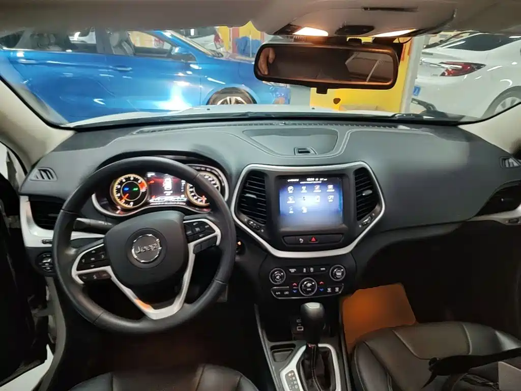 Jeep Cherokee — миниатюра 10