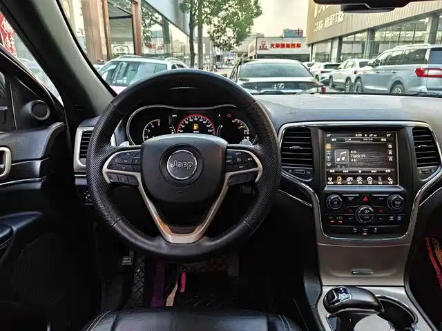 Jeep Grand Cherokee (Import) — миниатюра 9