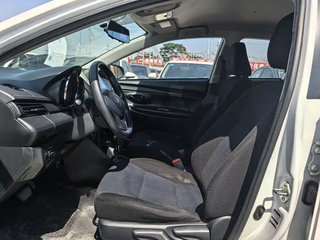 Toyota Yaris L — миниатюра 9