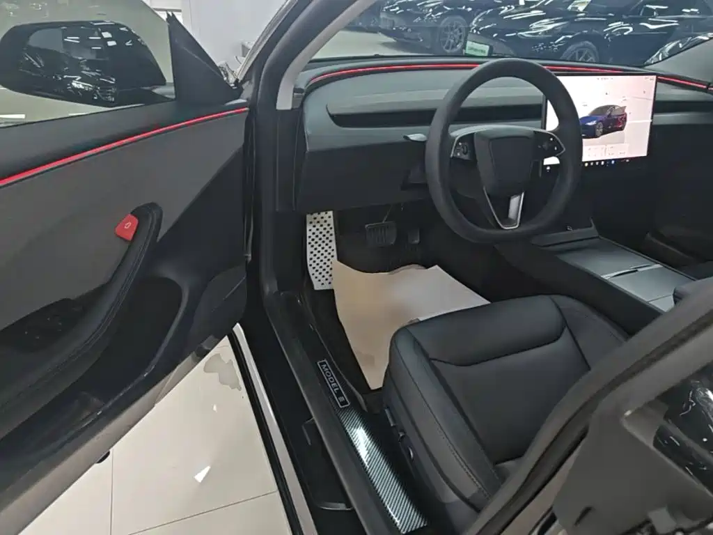 Tesla Model 3 — миниатюра 16
