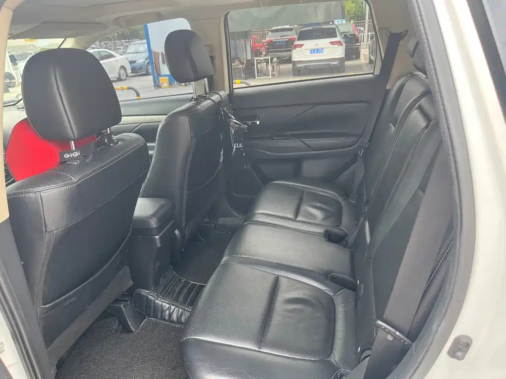Mitsubishi Outlander (Import) — миниатюра 16