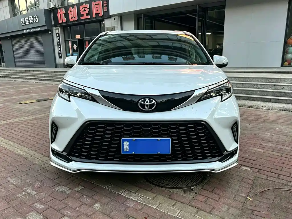 Toyota Granvia — миниатюра 2
