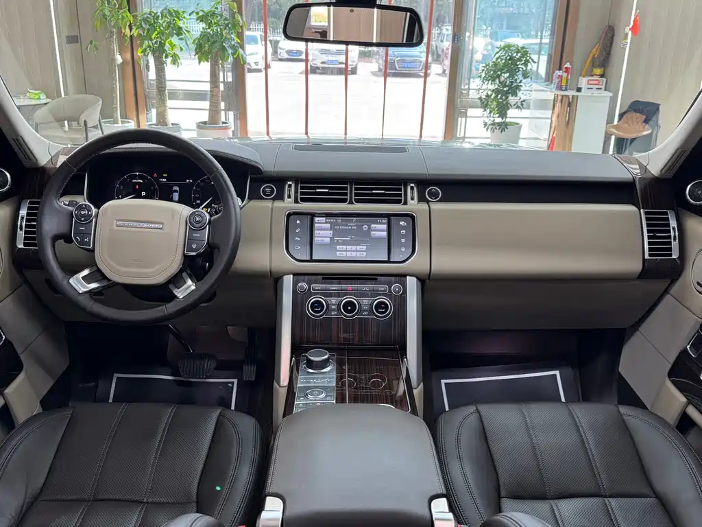 Land Rover Range Rover — миниатюра 6