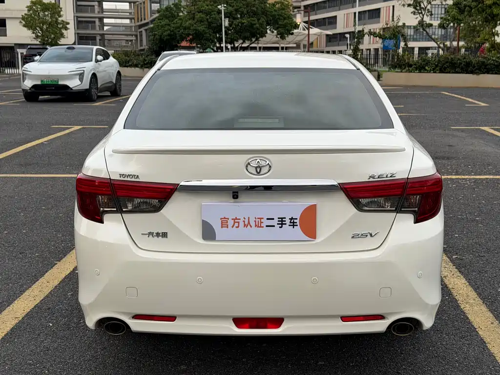 Toyota Reiz 2013 2.5V