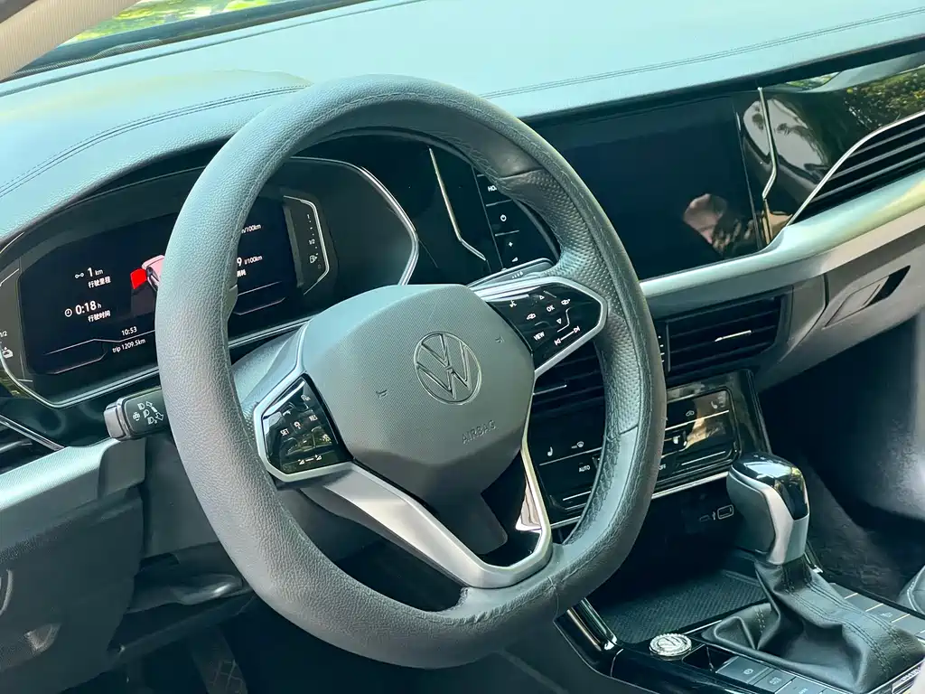 Volkswagen Passat PHEV — миниатюра 15