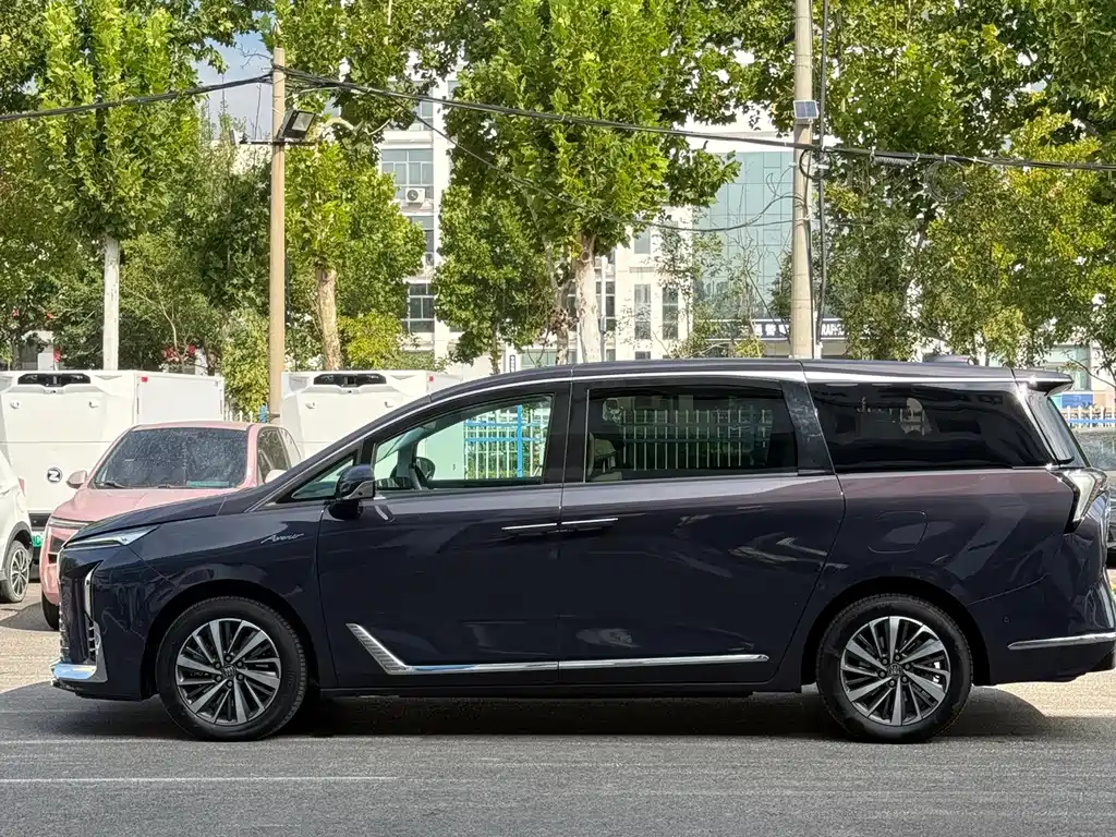 Buick GL8 Hybrid — миниатюра 4