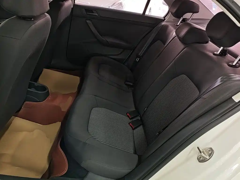 Volkswagen Santana — миниатюра 17