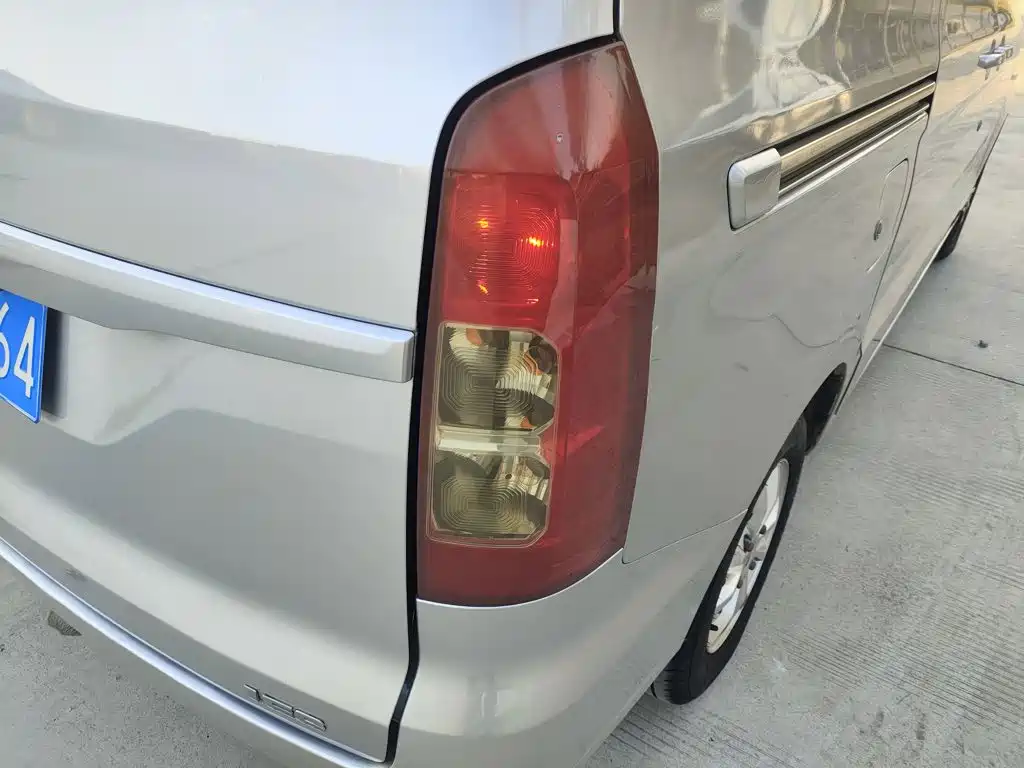 Wuling Hongguang V — миниатюра 8