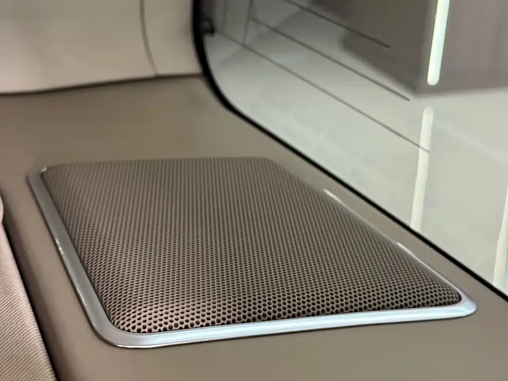 Land Rover Range Rover — миниатюра 9