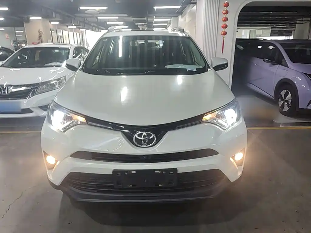 Toyota RAV4 — миниатюра 3