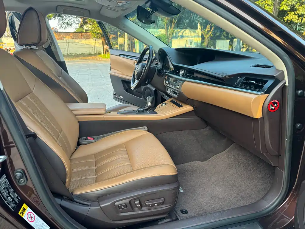 Lexus ES — миниатюра 6