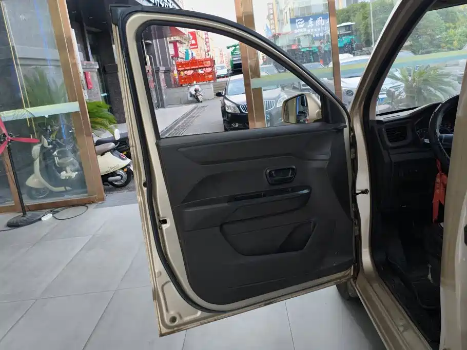 Wuling Hongguang V — миниатюра 7
