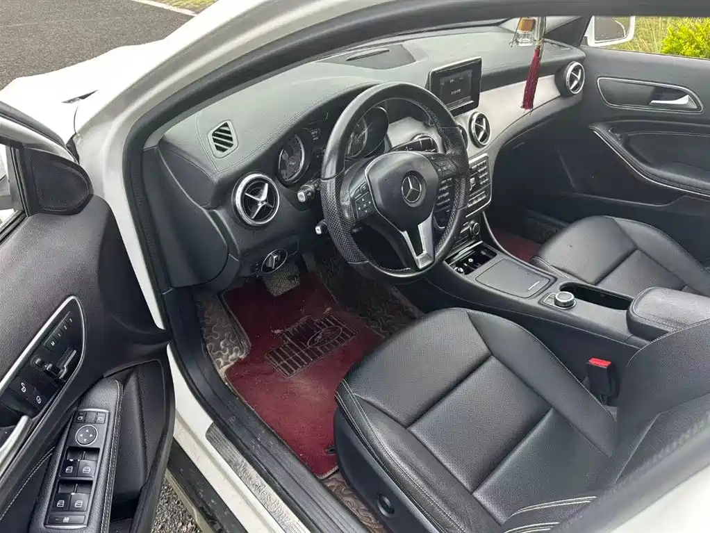 Mercedes-Benz GLA 2015 GLA 200 Fashion