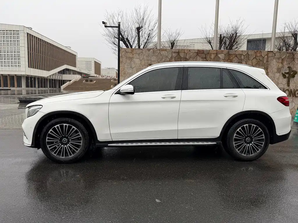 MERCEDES-BENZ GLC