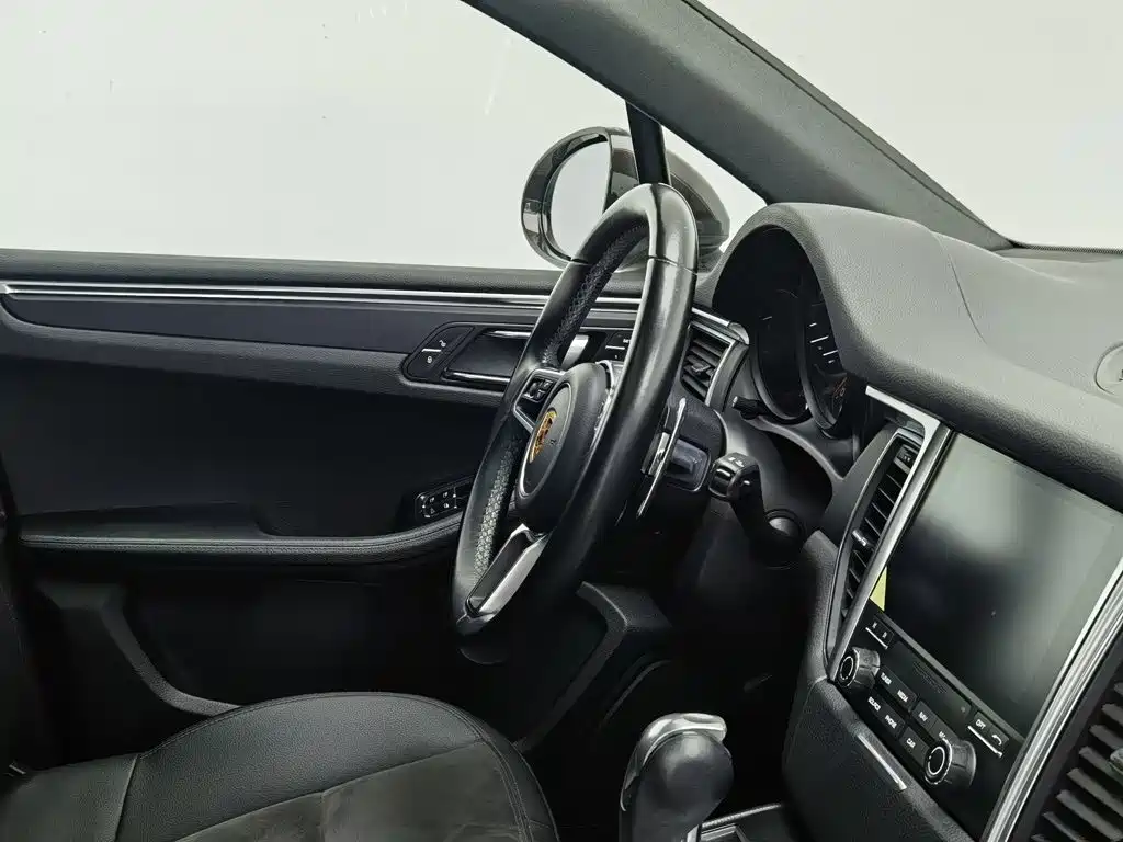 Porsche Macan — миниатюра 22