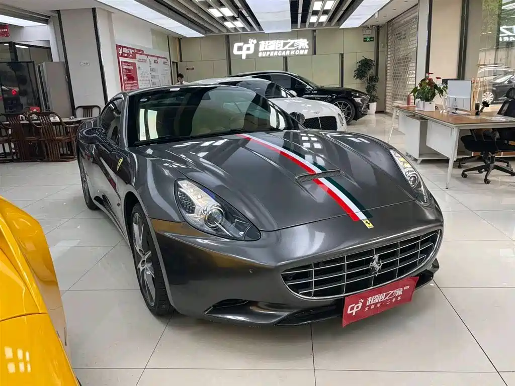 Ferrari California T 2012 4.3L
