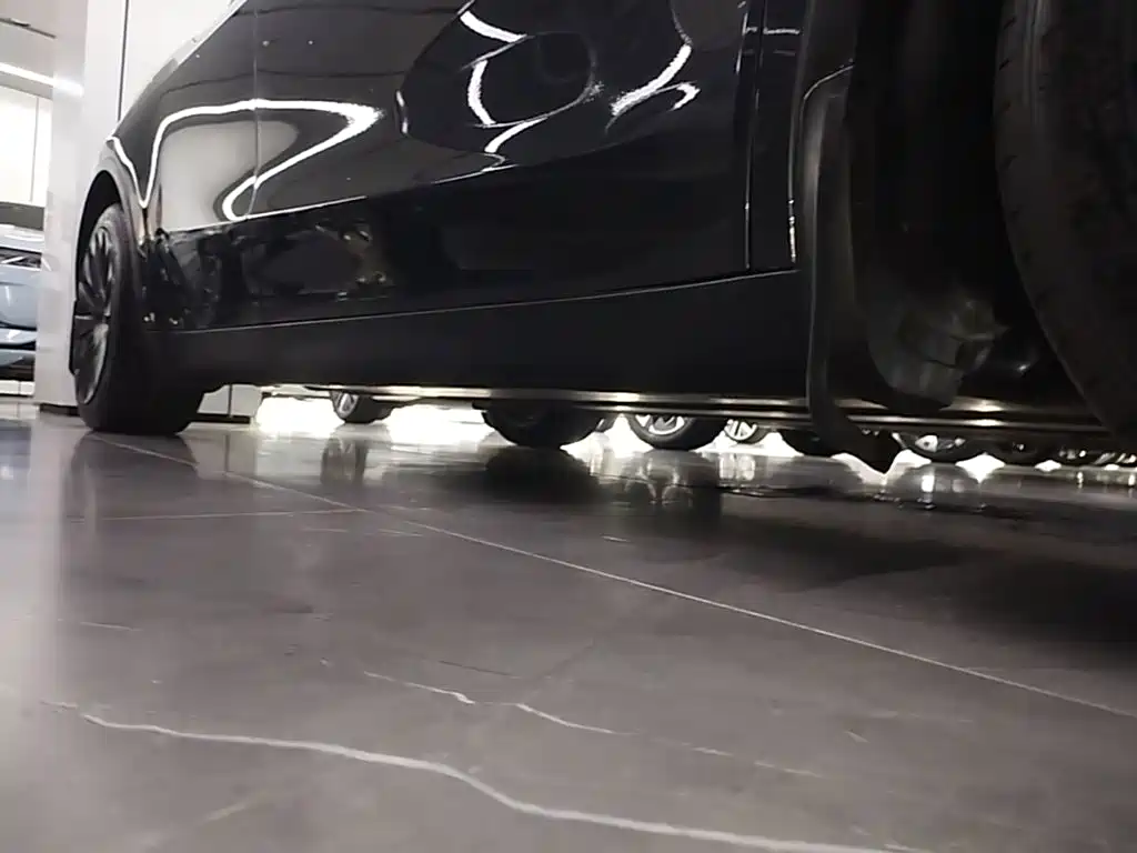 Tesla Model Y — миниатюра 21