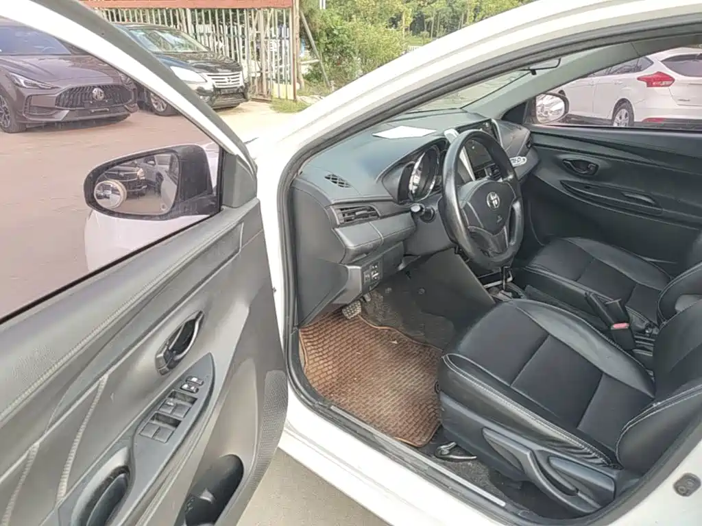 Toyota Yaris L — миниатюра 16